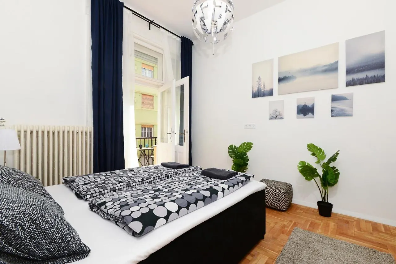 Akacfa 7 Two Bedroom Central Apartment Budapest