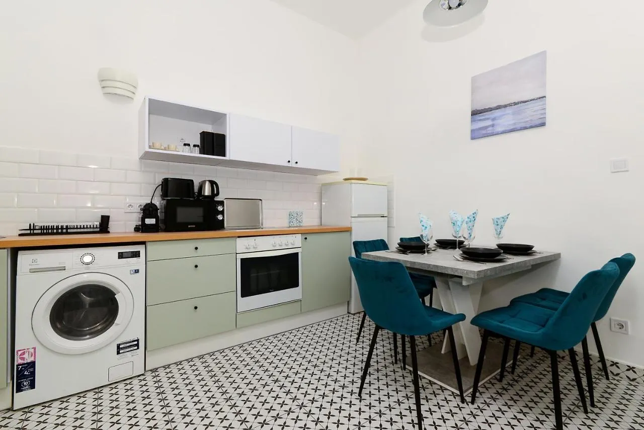 Akacfa 7 Two Bedroom Central Apartment Budapest