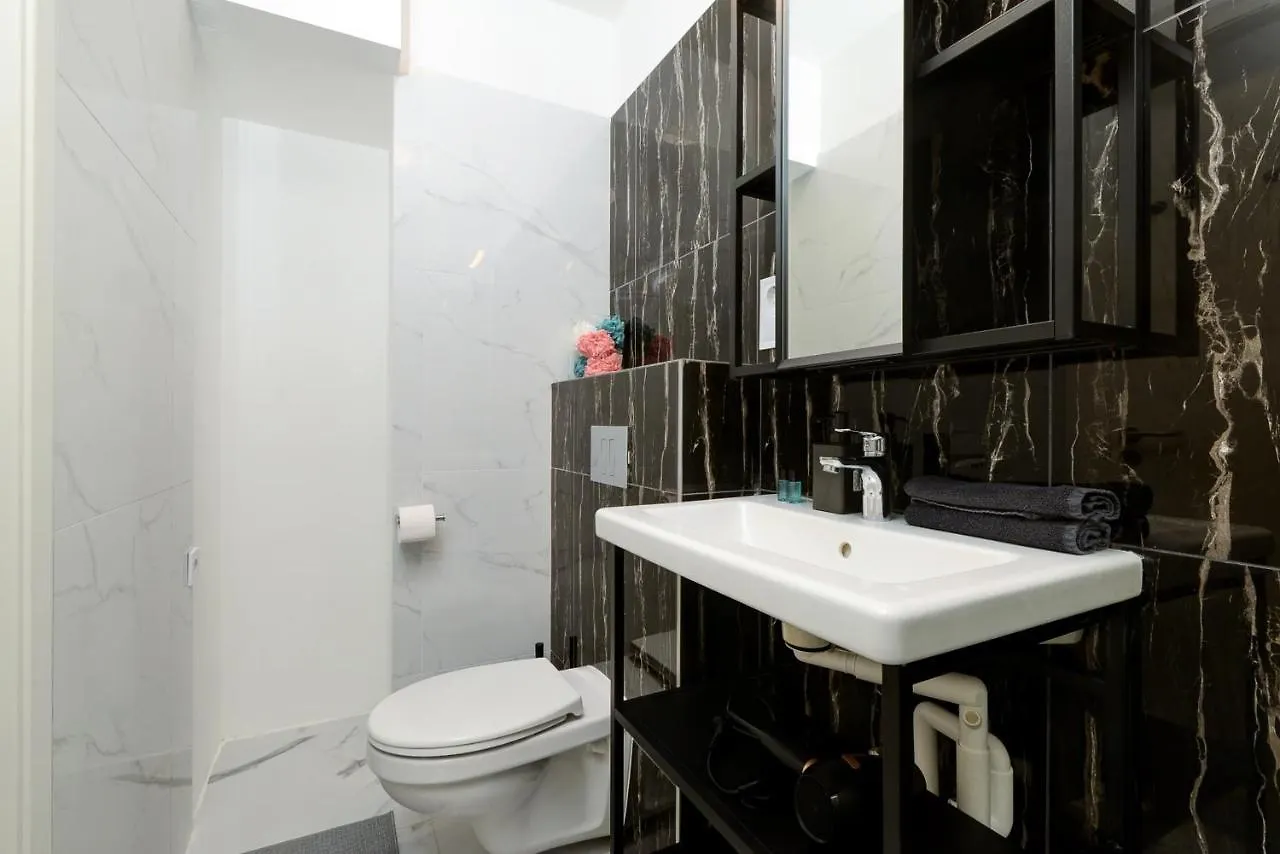 Akacfa 7 Two Bedroom Central Apartment Budapest Hungary