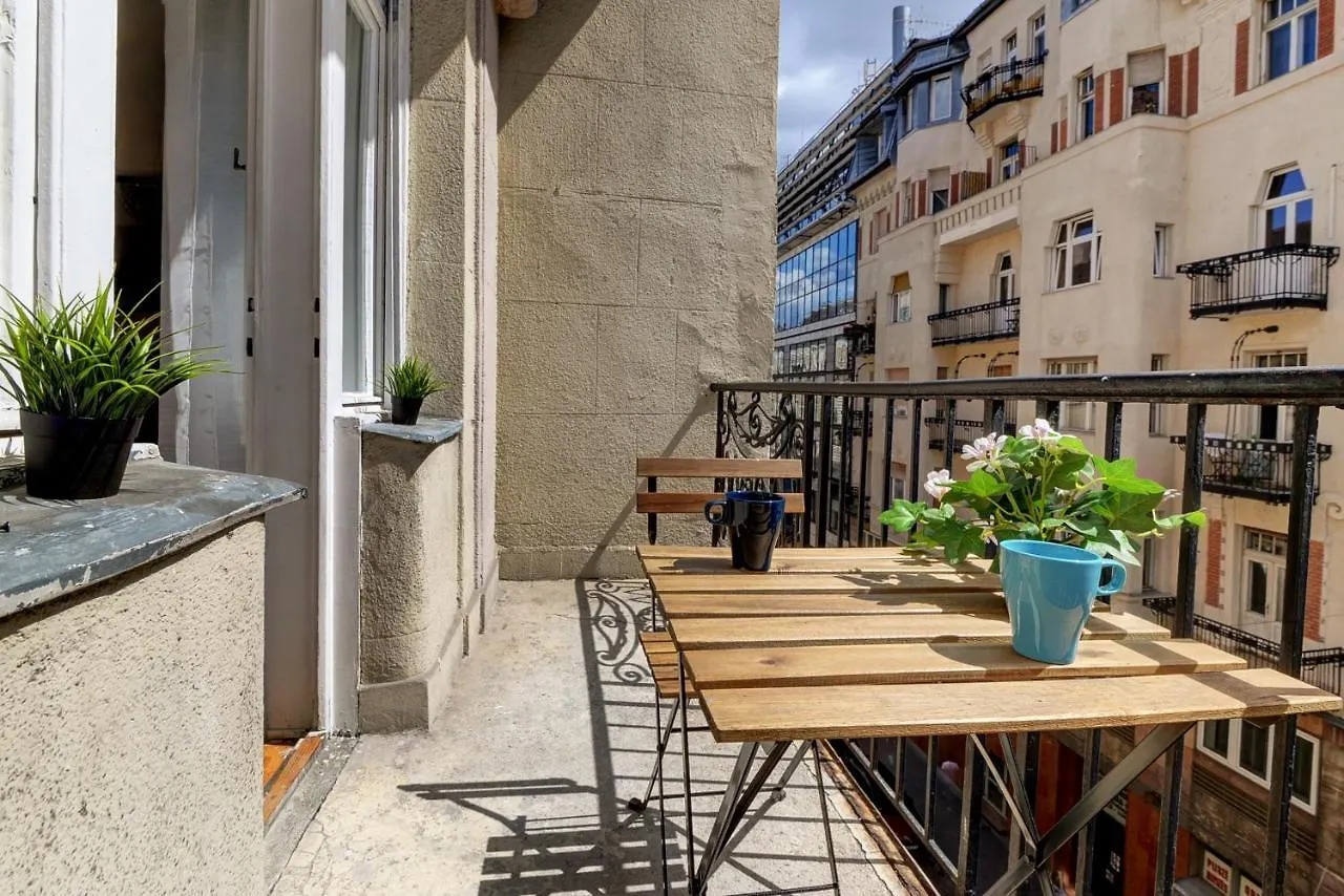 Akacfa 7 Two Bedroom Central Apartment Budapest