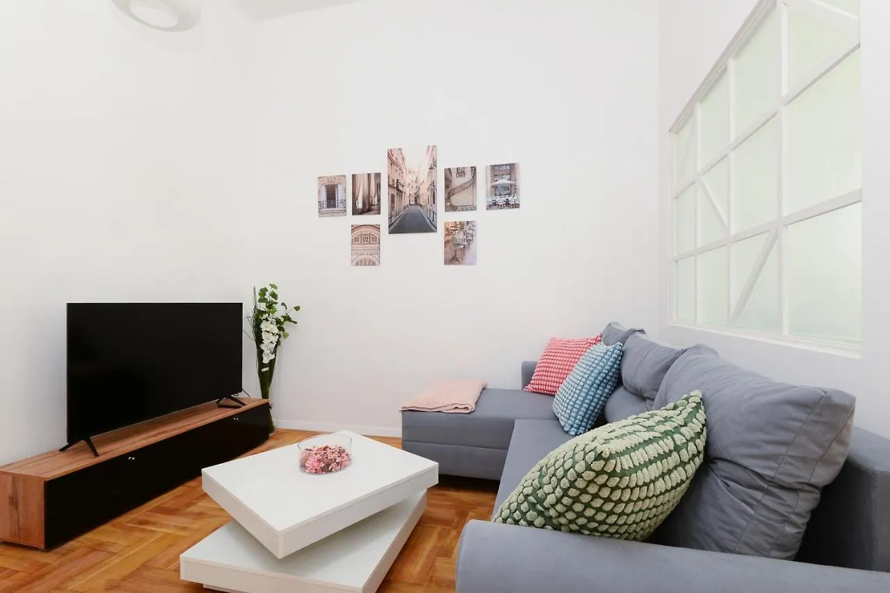 Akacfa 7 Two Bedroom Central Apartment Budapest Hungary