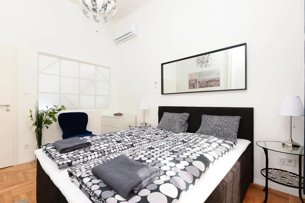Akacfa 7 Two Bedroom Central Apartment Budapest